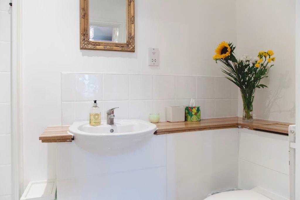 לונדון Lynbrook Grove Guesthouse מראה חיצוני תמונה